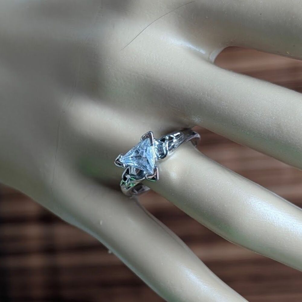 Women’s Size 9 Sterling Silver 925 Ring Trillion Cut Light Blue Gemstone